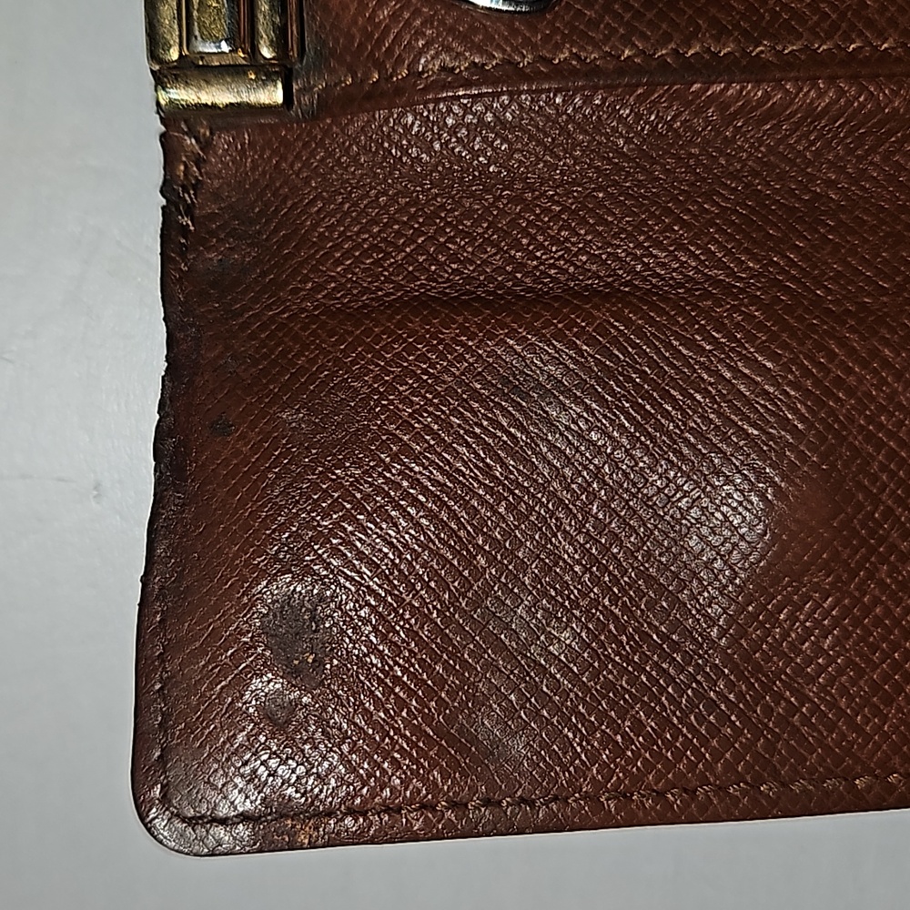 Louis Vuitton 6 Key Holder Monogram *Authentic* - Picture 12 of 17